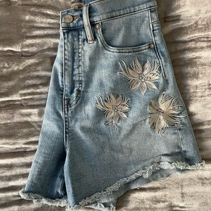 Point Sur denim shorts with stitched detailing • sz. 26